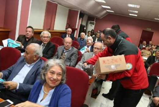 Belediye Meclis Üyelerine Solucan Gübresi Dağıtıldı Belediye Meclis Üyelerine Solucan Gübresi Dağıtıldı